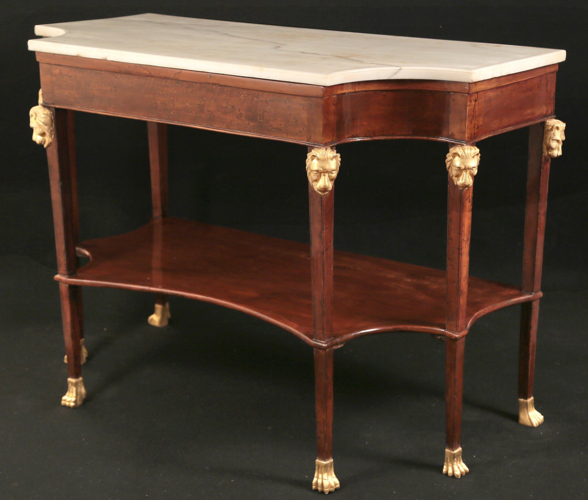 Consolle poggiato su sei gambe tronco piramidali