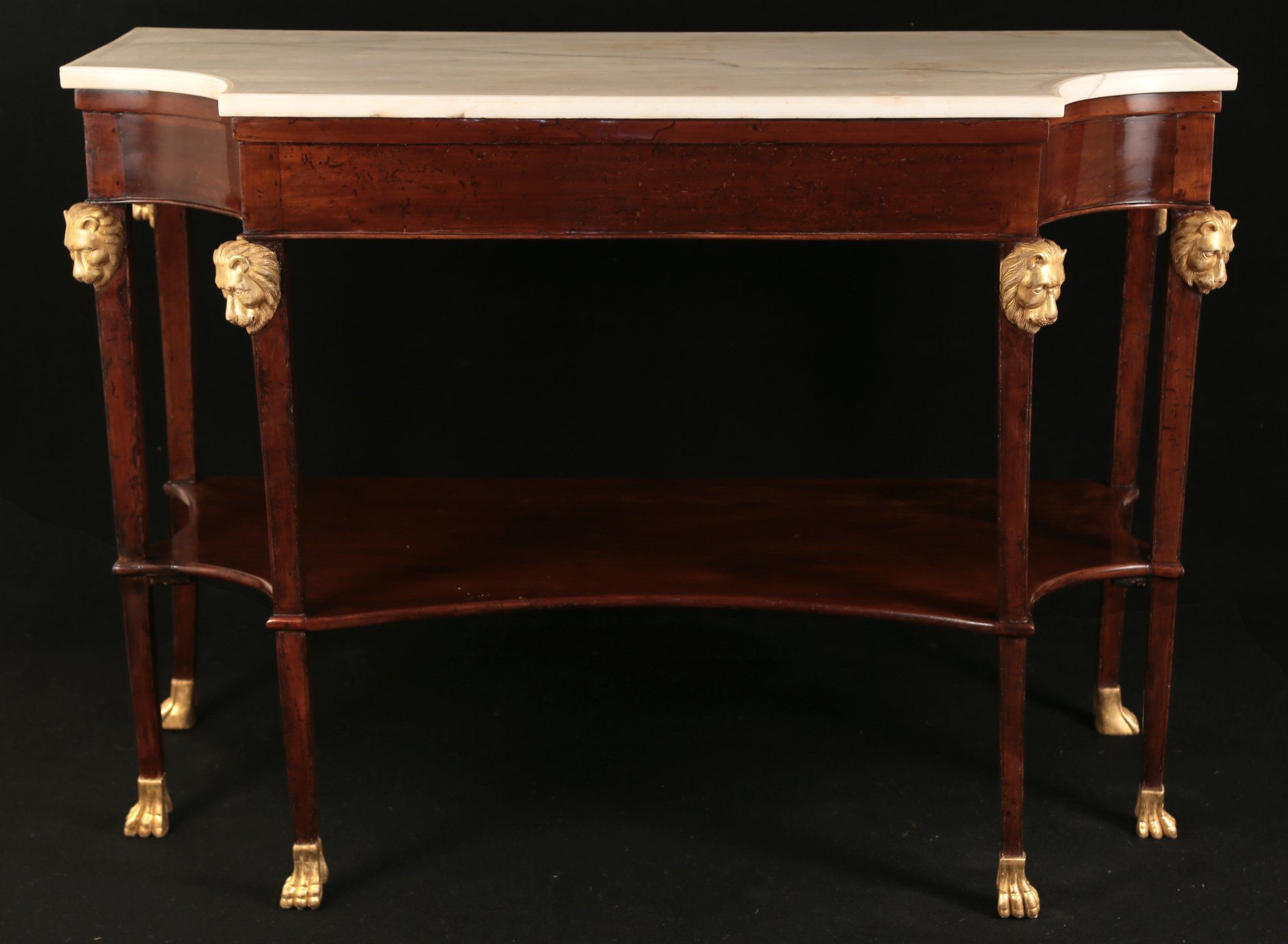 Coppia di consolle mistilinee con ripiano centrale