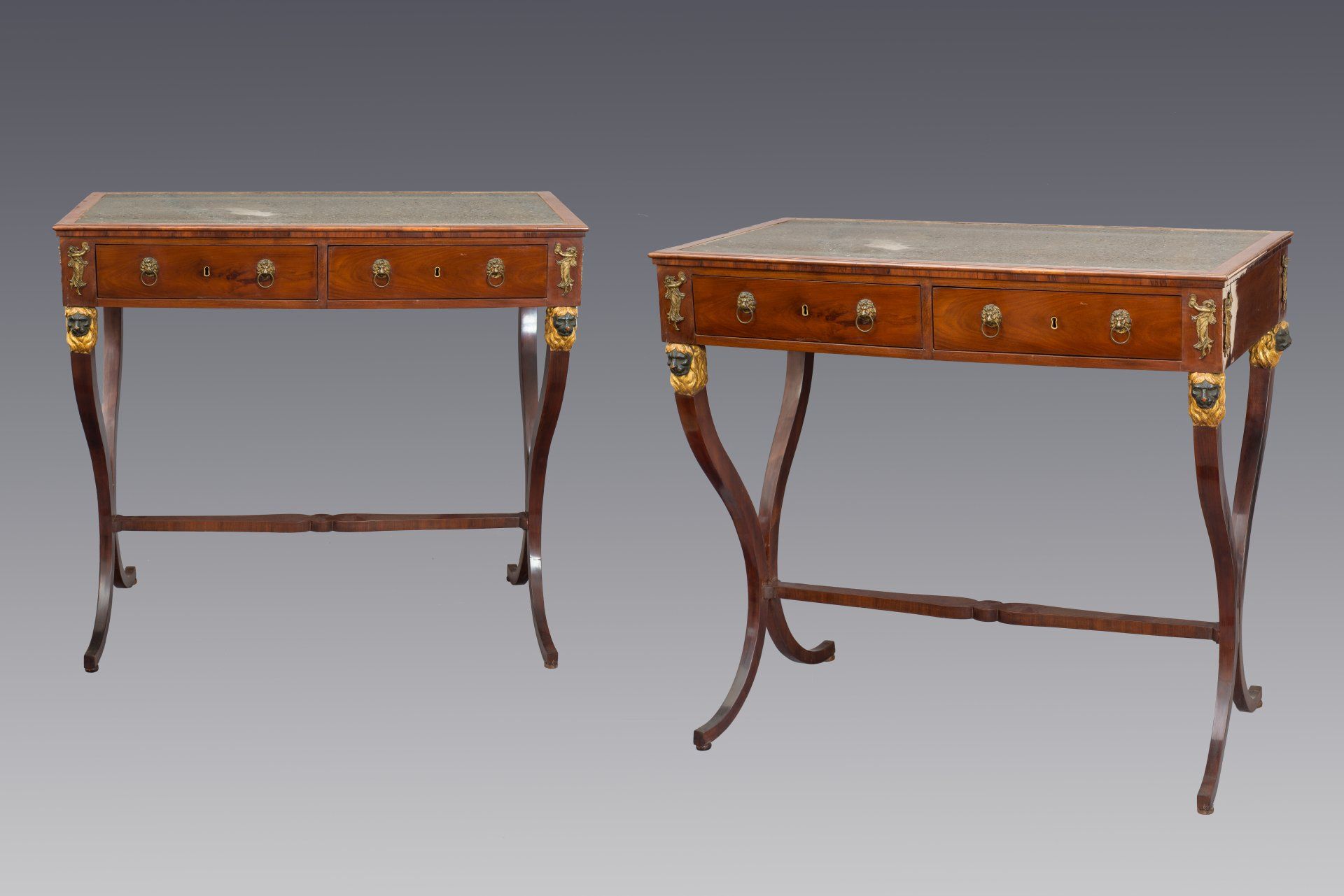 Coppia di consolle in legno di mogano  d'antiquariato