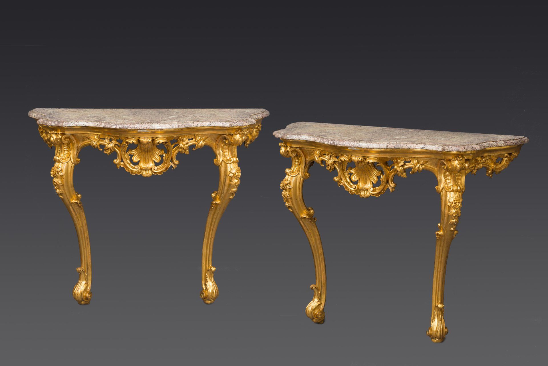 Coppia di consolle d’applique in legno intagliato e dorato