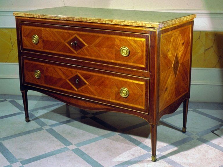 Cassettone di camera, Ebanisteria Napoletana della seconda metà del XVIII secolo.