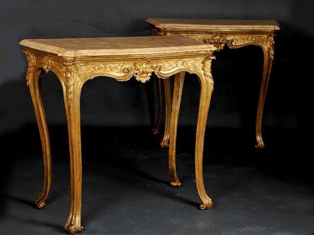 Coppia di consolles intagliate