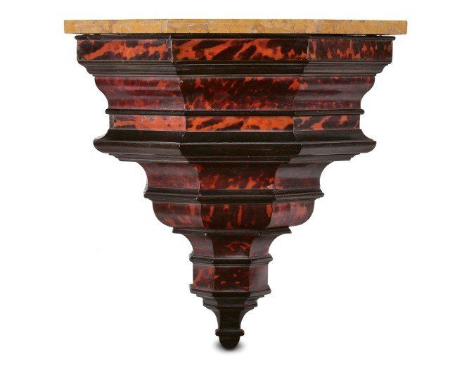 Mensola in legno lastronato in tartaruga rossa del XVIII secolo