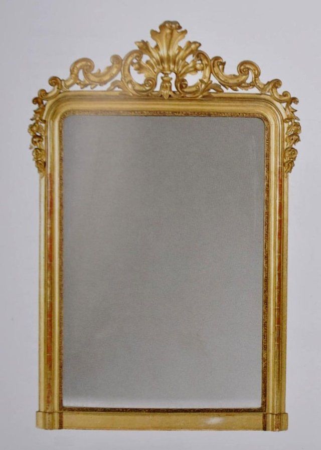 Specchiera in legno finemente intagliato e dorato. Venezia XVIII sec.