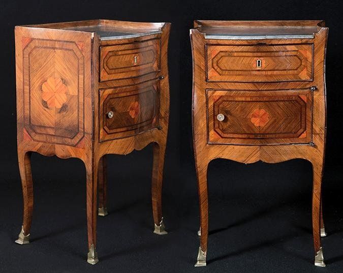 Arte napoletana seconda metà sec. XVIII: Coppia di comodini da notte con cassetto e sportello