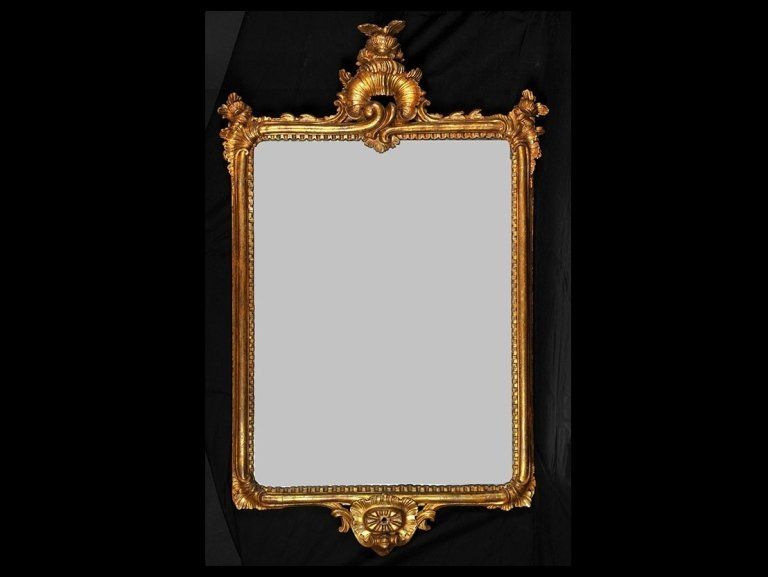 Coppia di specchiere in legno intagliate e dorate ad argento e mistura. Napoli sec. XVIII.