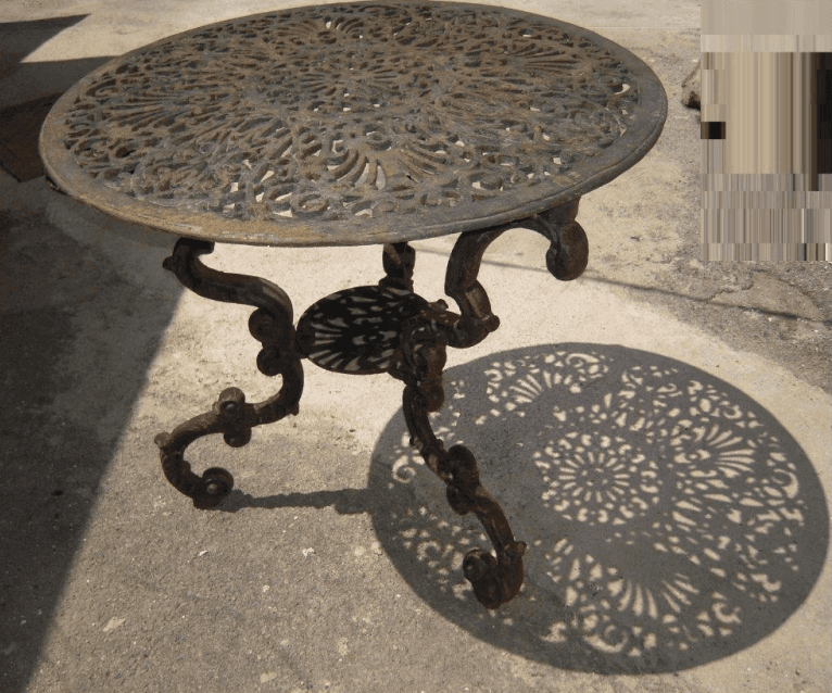 Tavolini in ghisa fusa