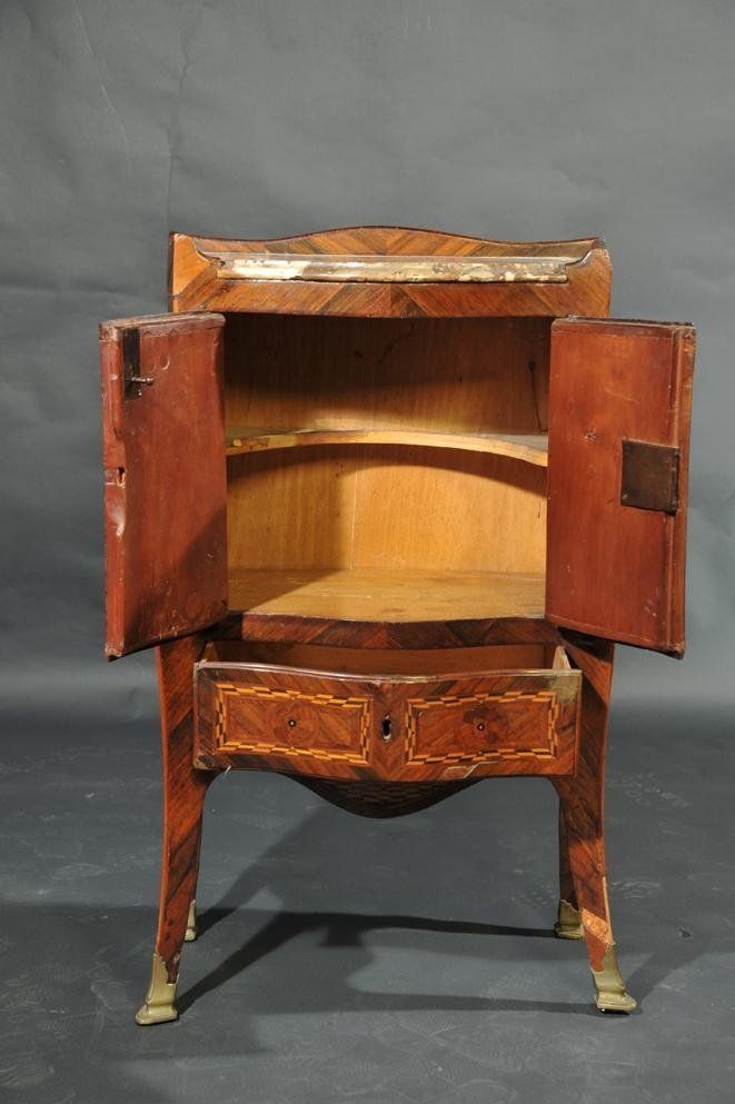 Comodino impiallacciato in legno di ebano viola