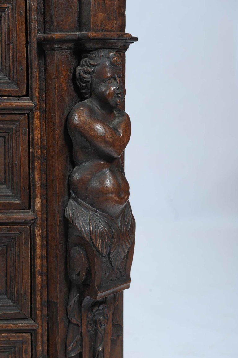 Dettaglio lavorazione di un mobile stipo a sacrestia a due corpi, Italia Centro Meridionale XVII secolo