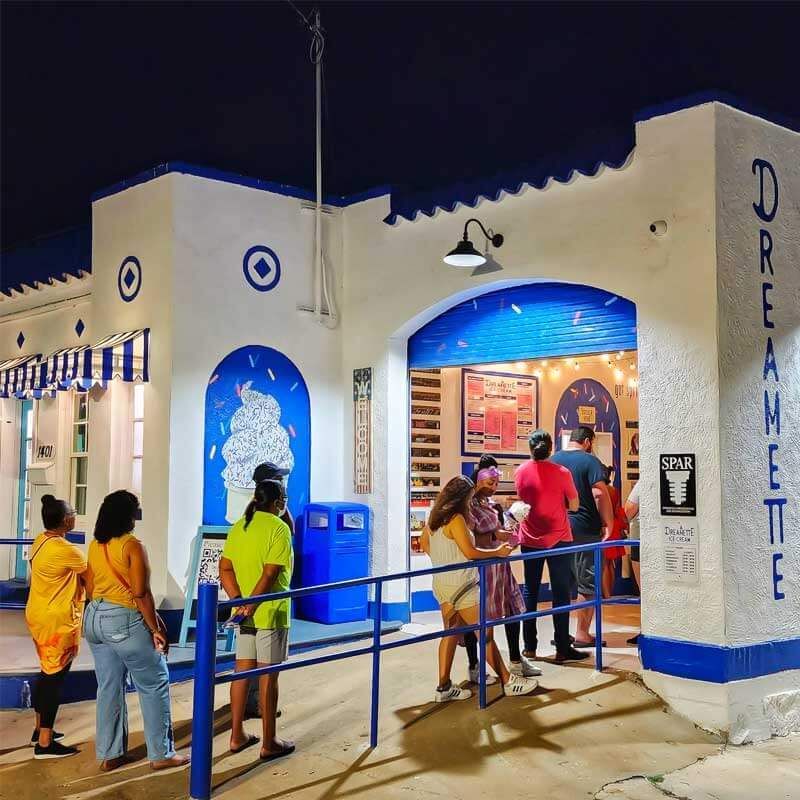 The outside of Dreamette ice cream shop at night with lots of customers lining up for the best Ice Cream in Springfield