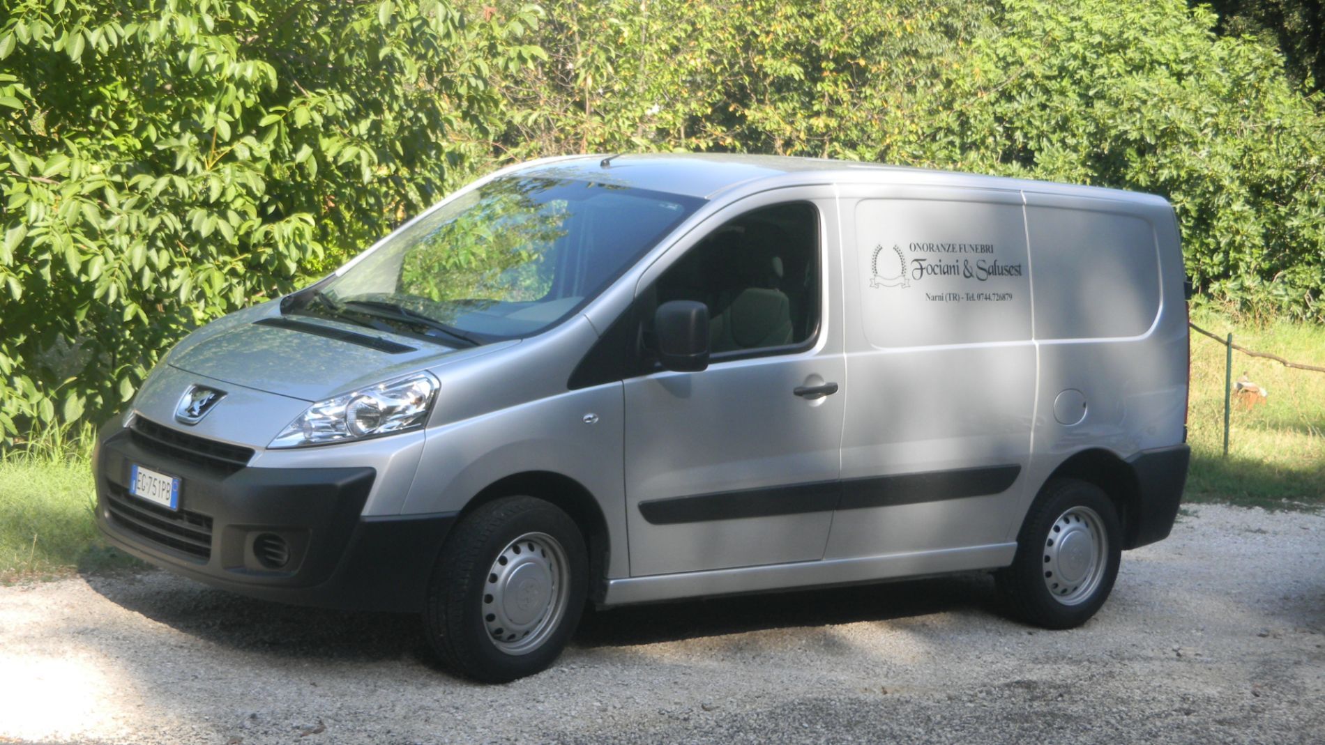 Furgone per trasporto articoli funerari