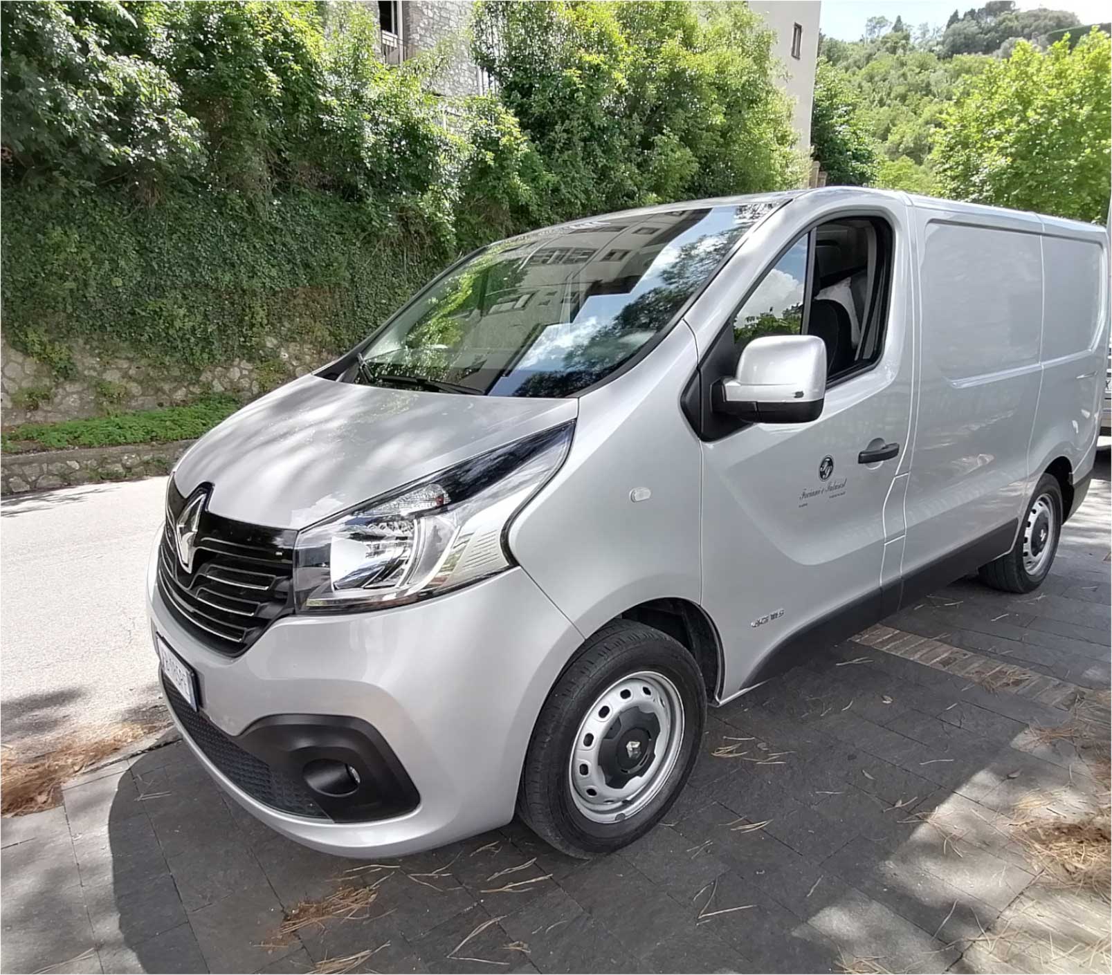 Furgone trasporto paramenti funebri