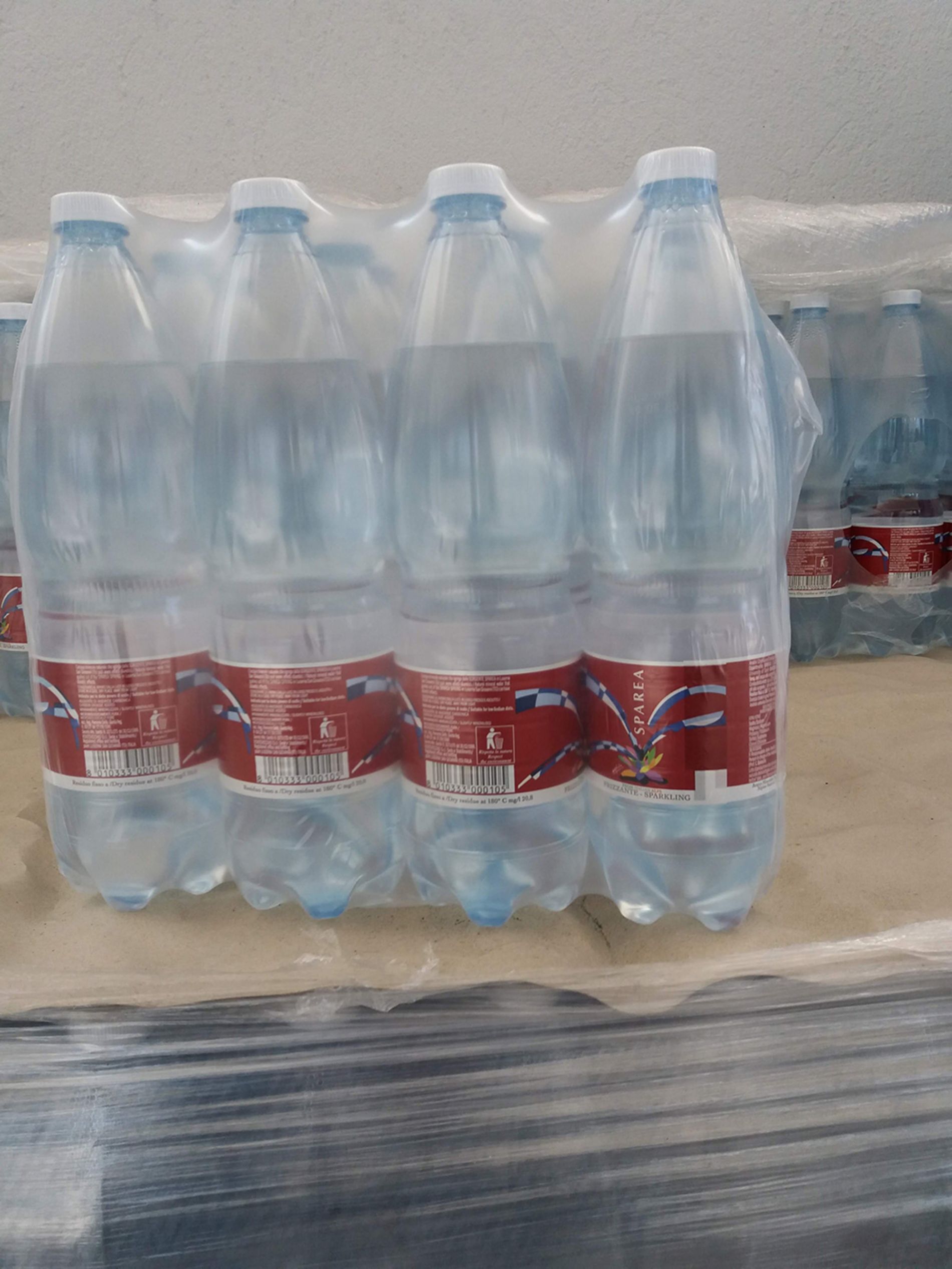 confezione di acqua frizzante Sparea