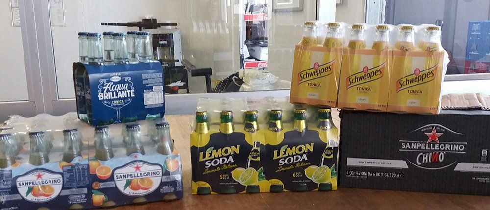 confezioni di bibite analcoliche di vari brand