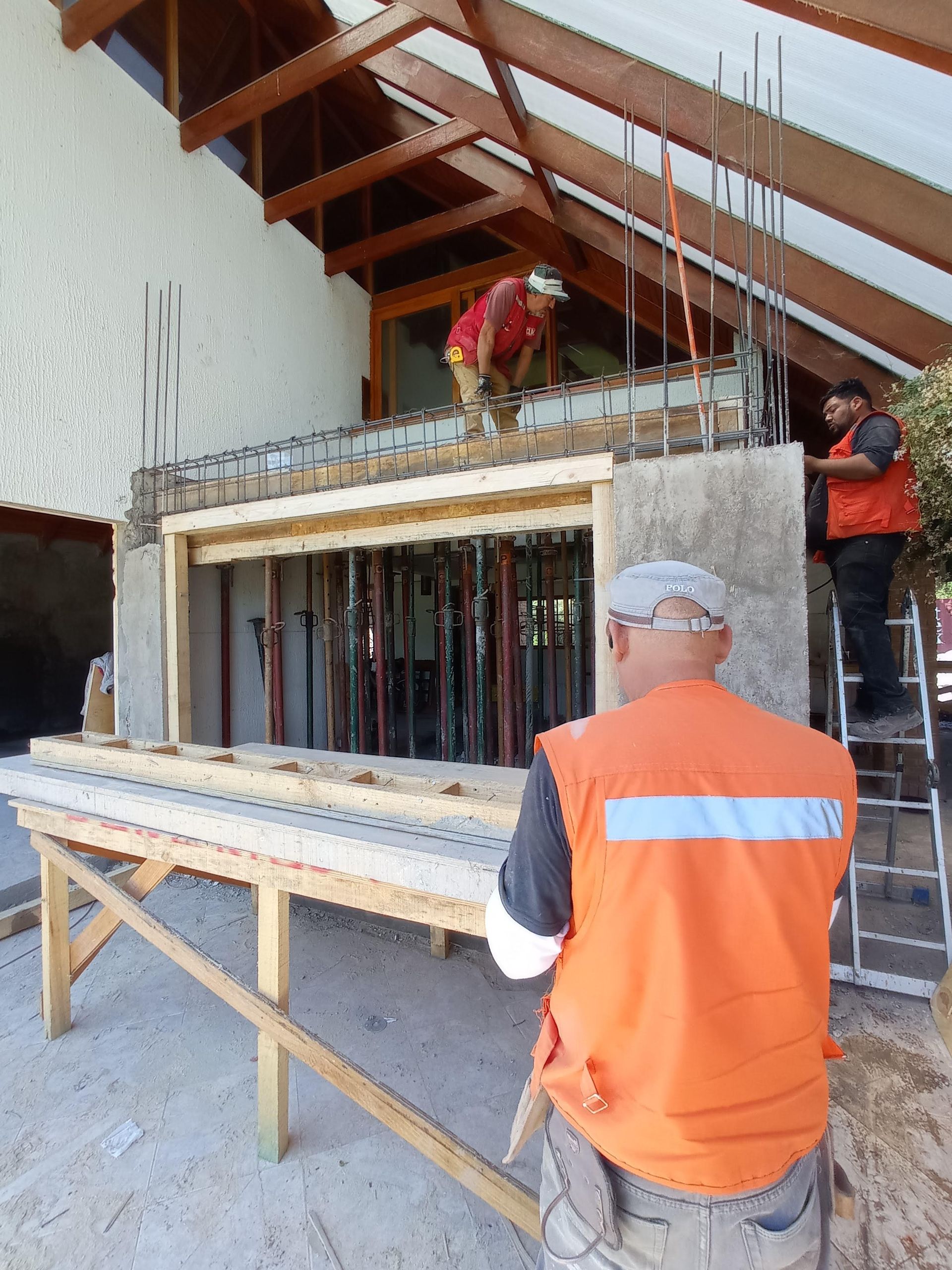 Obreros de la construcción en una obra.