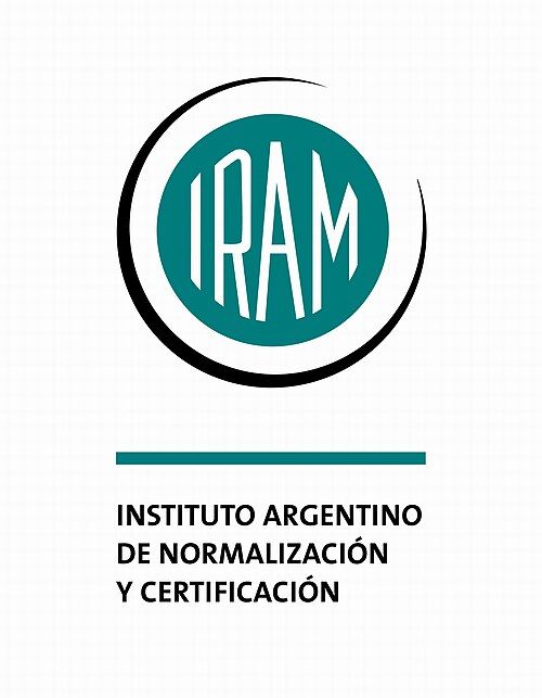 Logotipo de IRAM: letras color verde azulado dentro de un círculo, enmarcadas por un arco negro, con texto debajo.