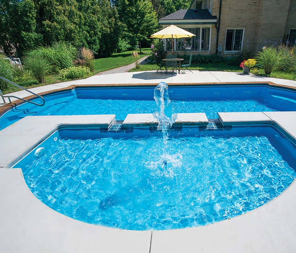 A large swimming pool with a fountain in the middle