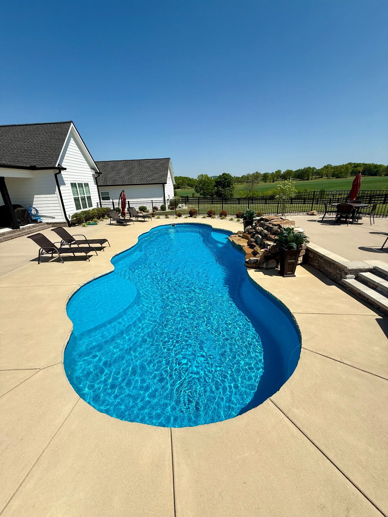 Bright sky and countryside view over the 16x40 Lascassas pool