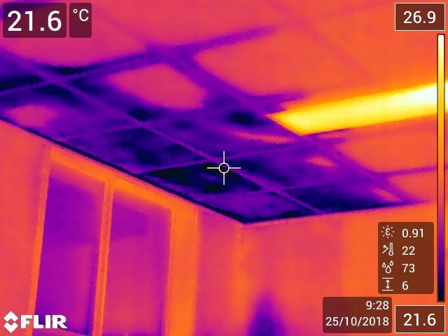 Thermal image of a ceiling, showing temperature variations. Purple indicates cooler areas, orange/yellow warmer.