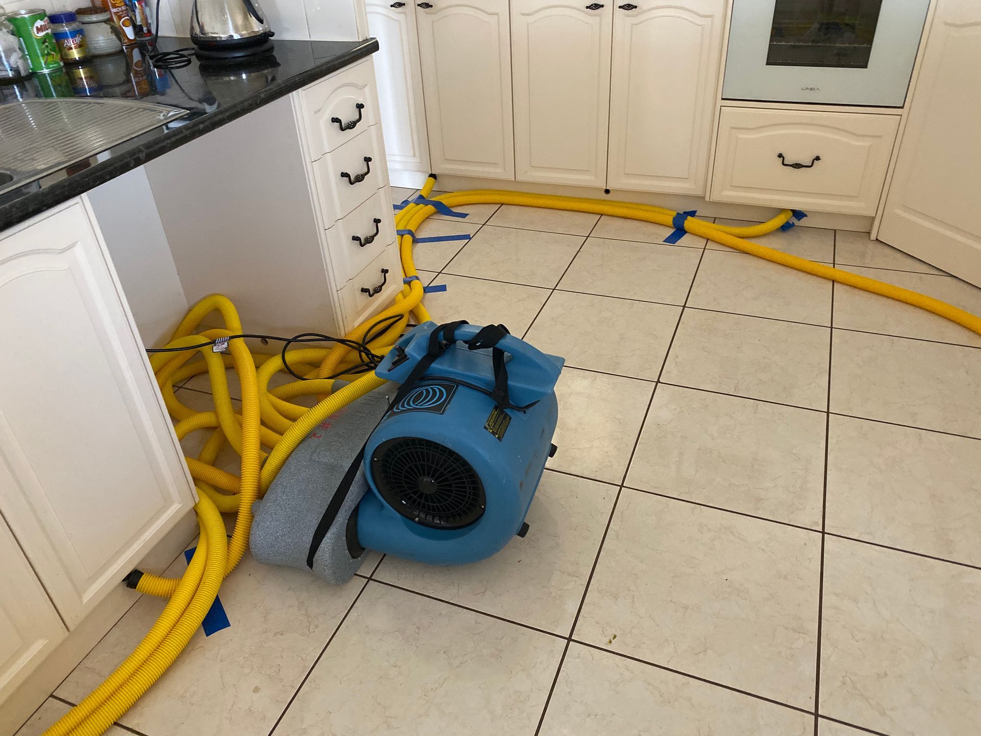 Thermal camera showing heat signature of underfloor heating system, purple and yellow colors.