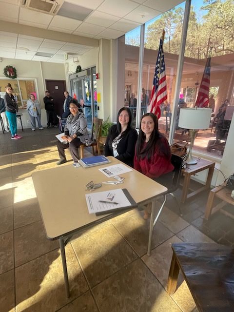 Rena Gilliam Insurance team members volunteering.