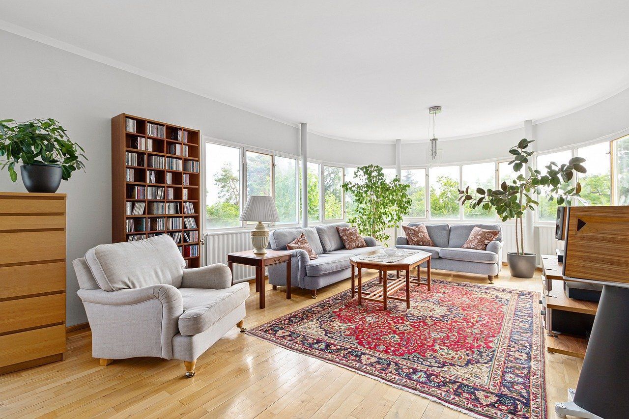 A living room filled with furniture and a rug.