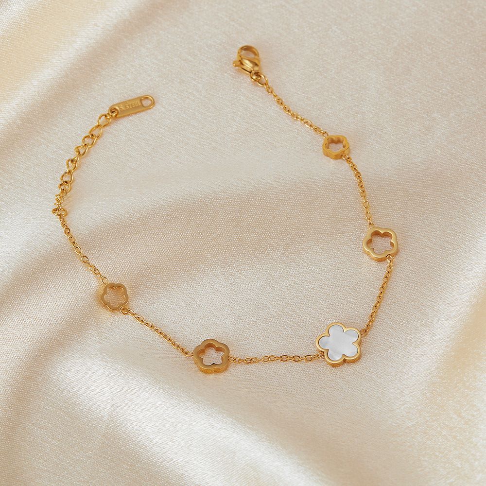 Charm Bracelet - White Clover