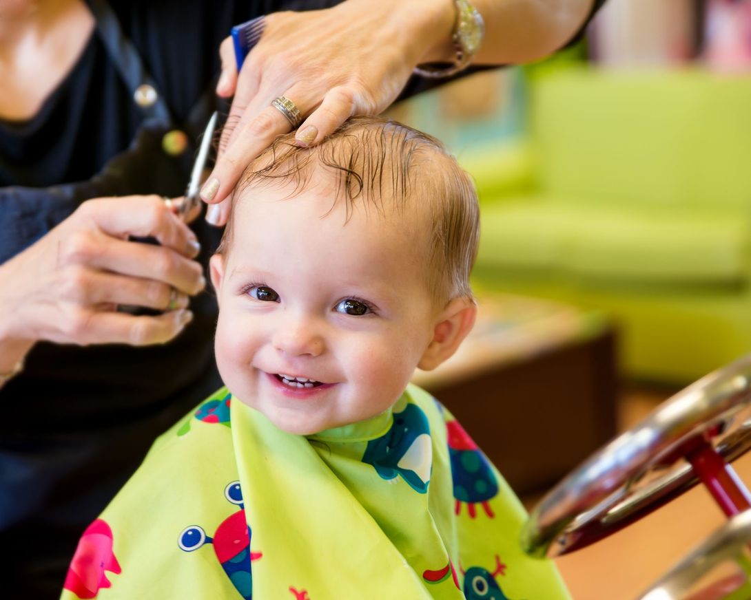 Taglio di capelli per bambini