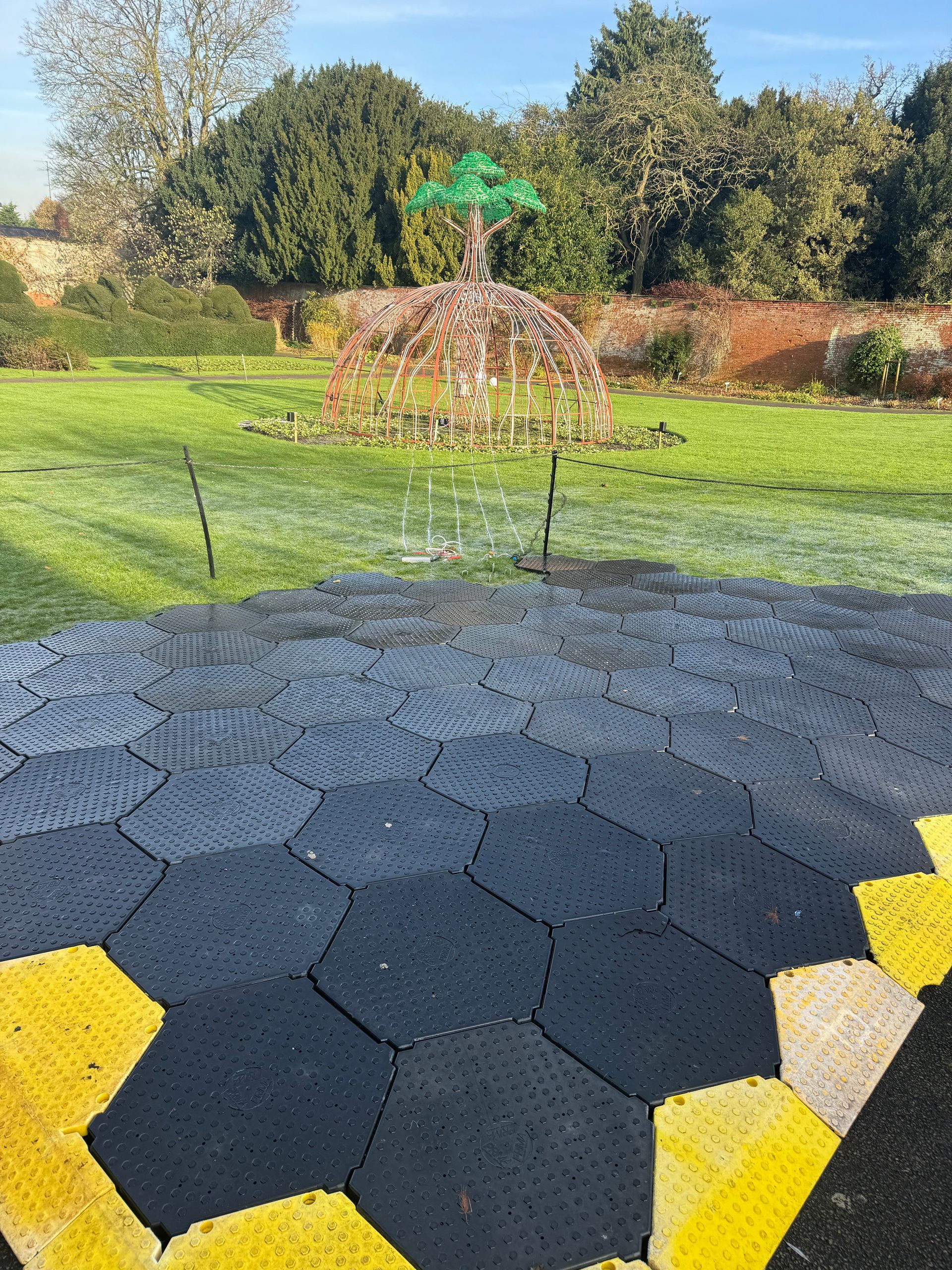 Pedestrian trackway for events