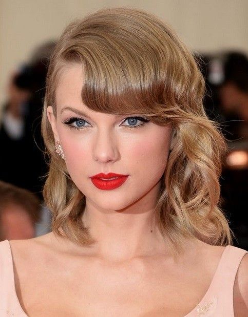 taylor-swifts-side-bangs-wavy-bob-at-met-ball-2014