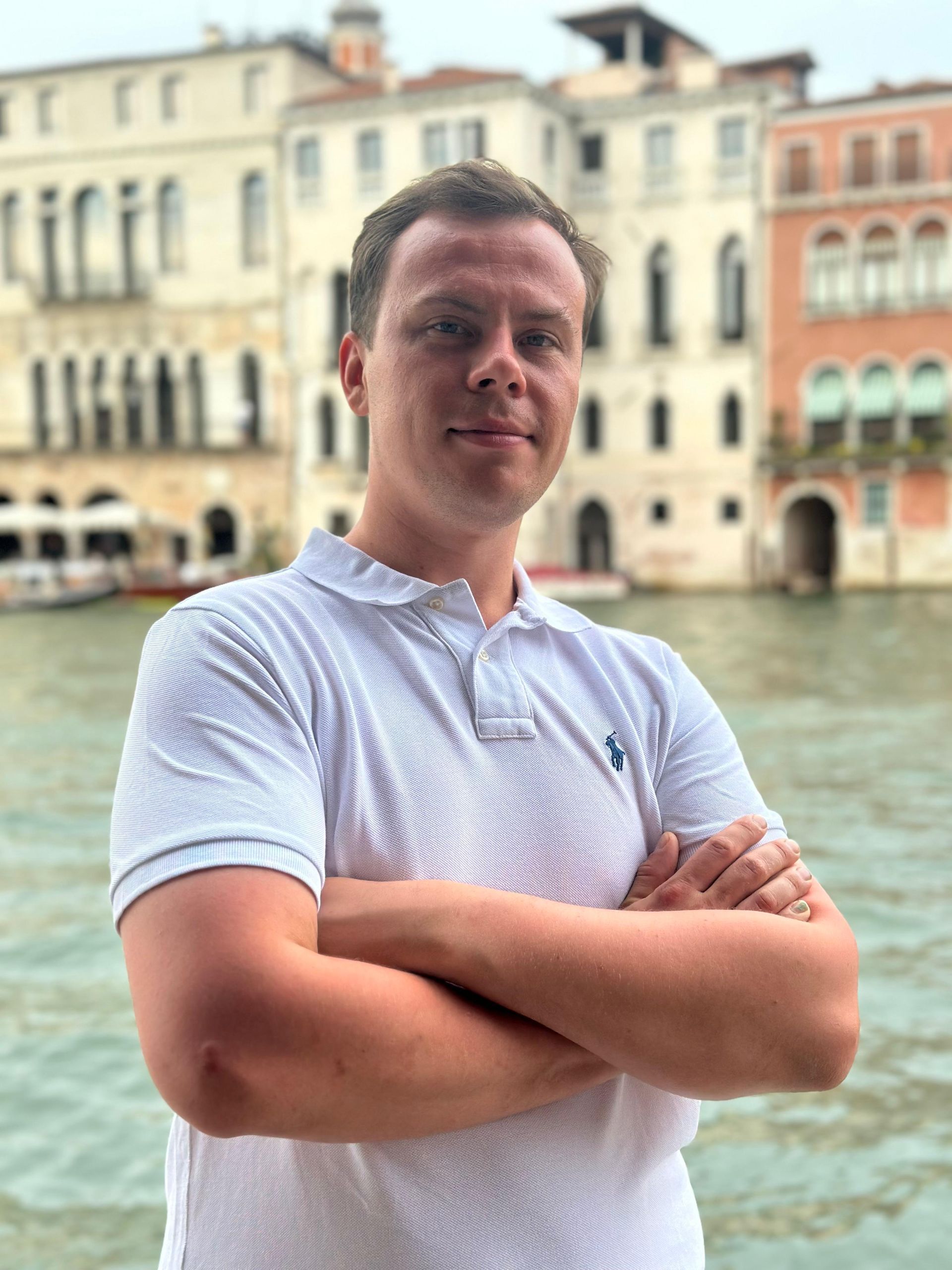 Meister und Sachverständiger Leon Andre Schifferdecker, Bainea