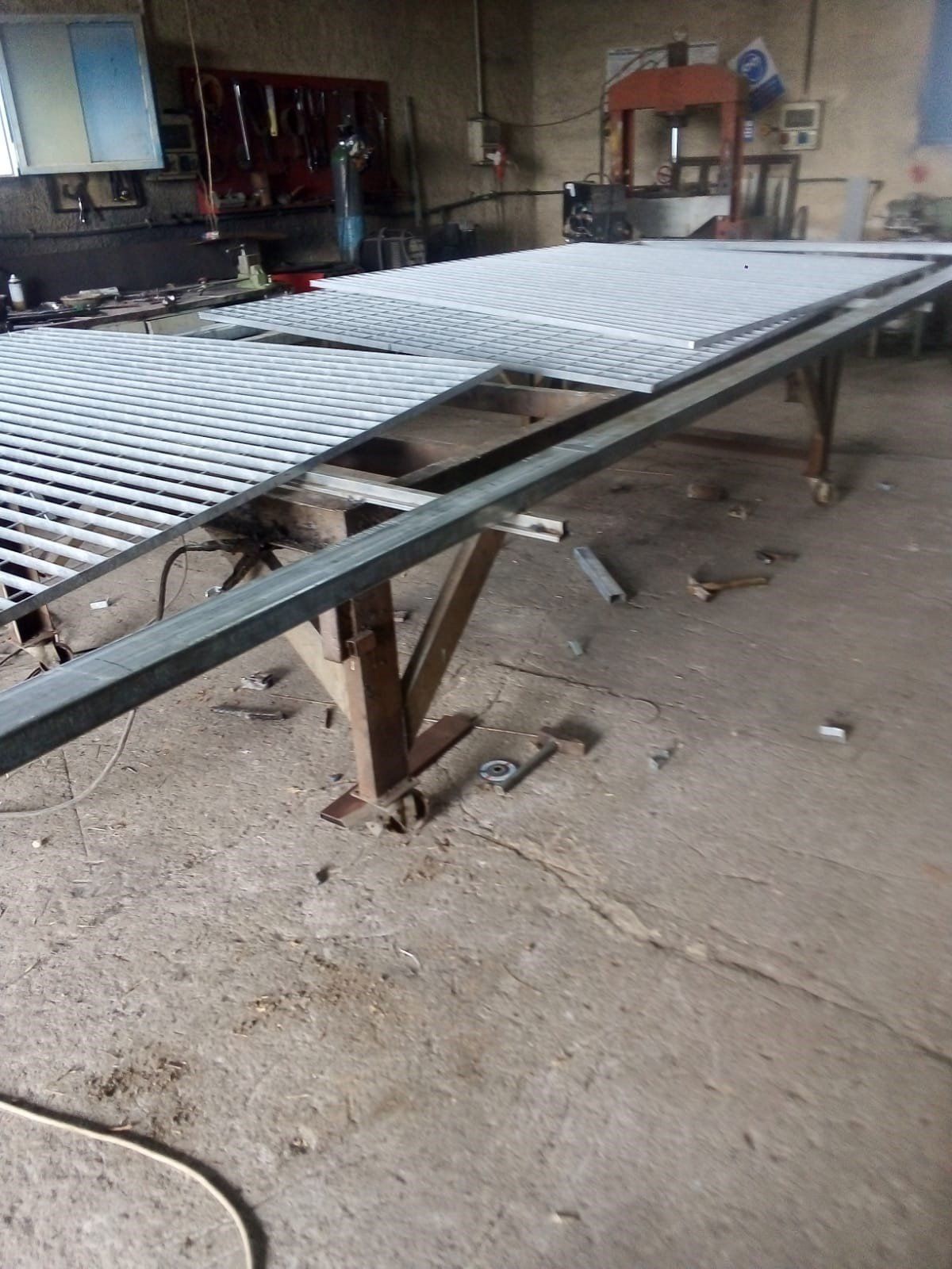 Carpenteria metallica