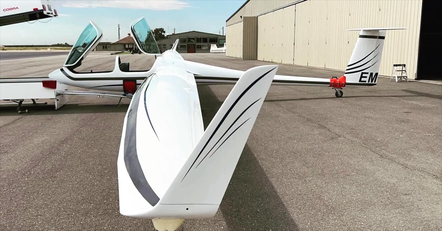 A small plane with the letters em on the tail