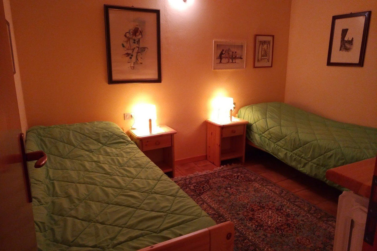 A bedroom with two single beds