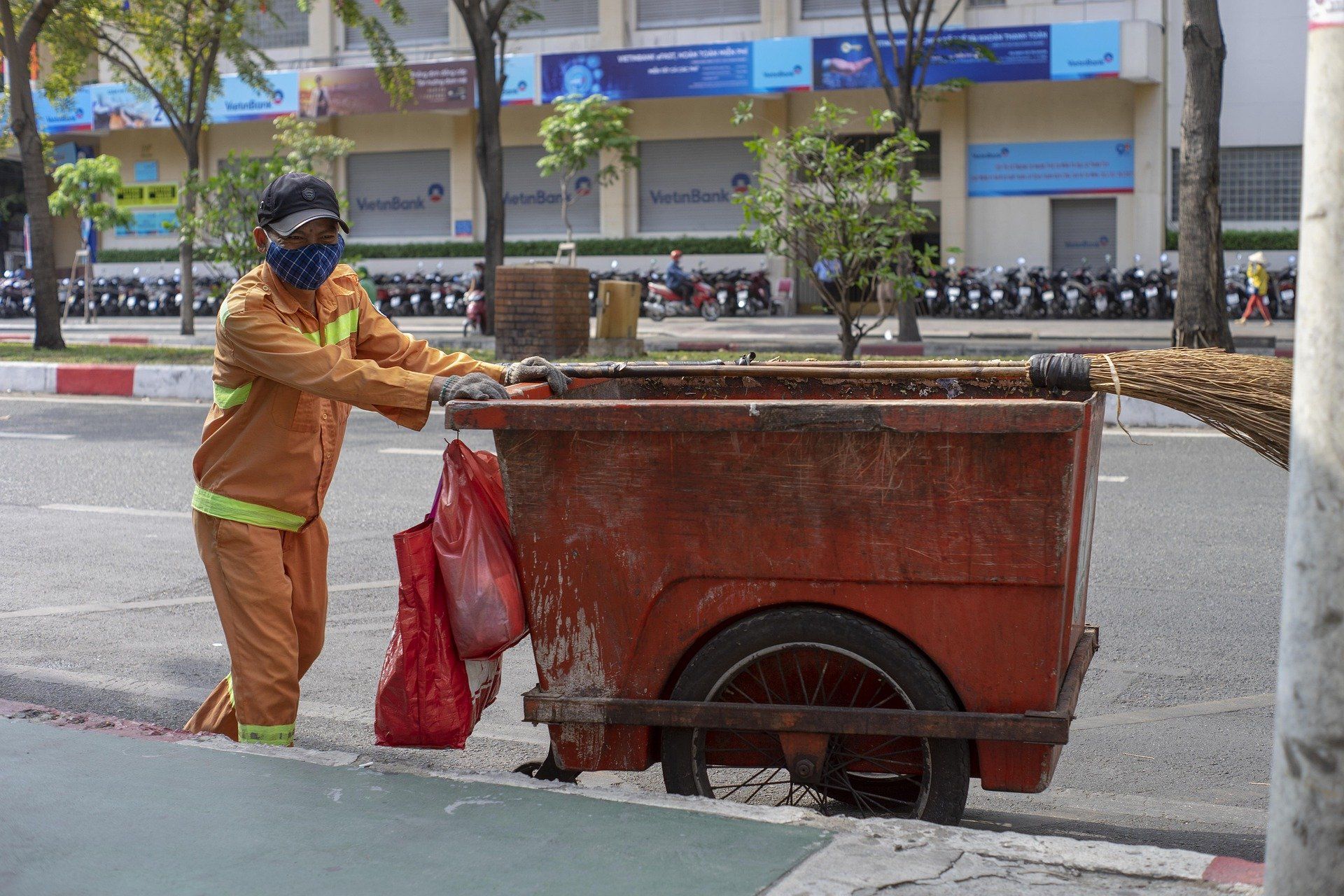 Historia del carro recolector de basura en las calles