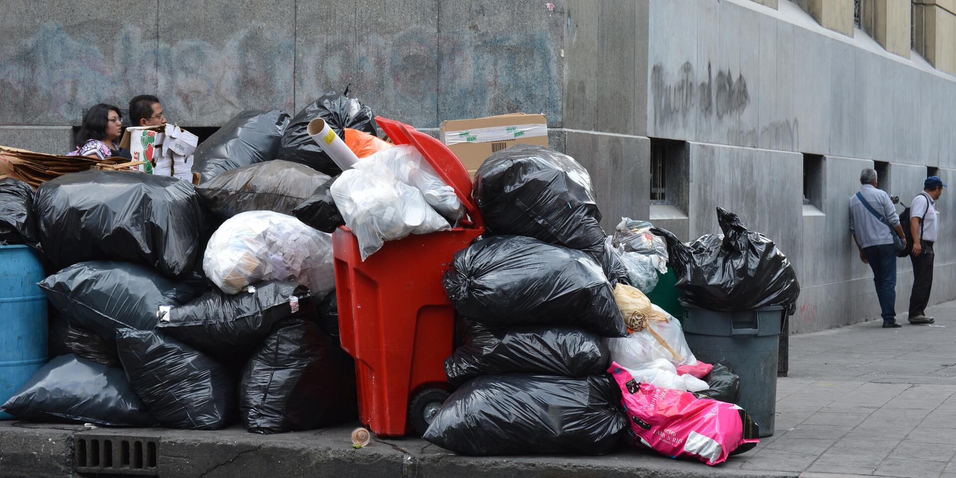 Residuos sólidos en acumulados en la calle