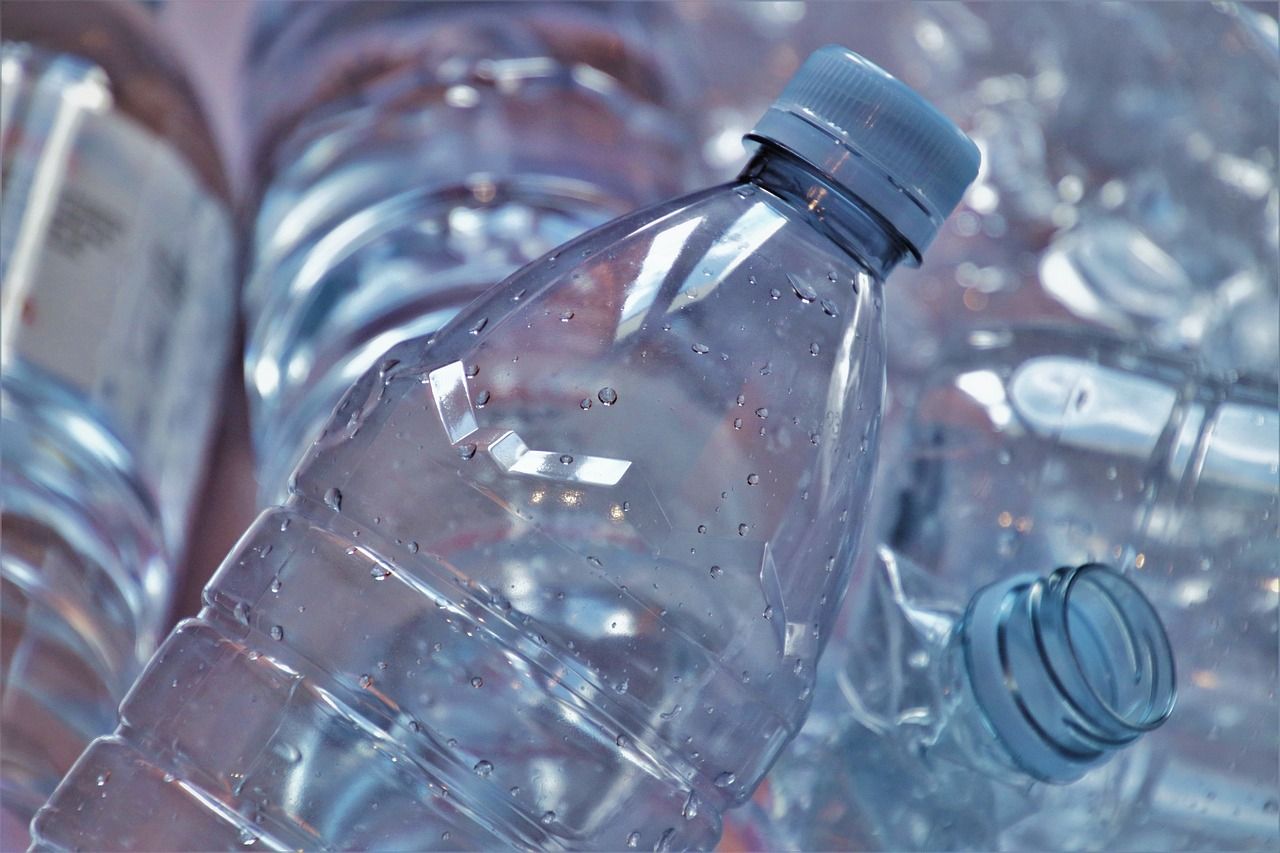 gestión de residuos de botellas de plástico