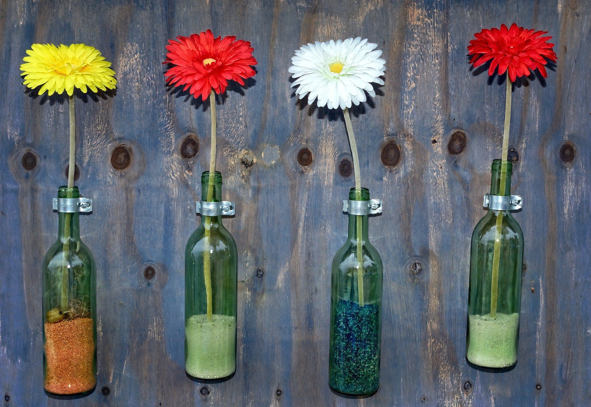 Reutilizar botellas de vidrio para floreros