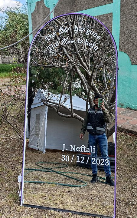 RENT & CELEBRATE - Espejo de bienvenida con leyenda