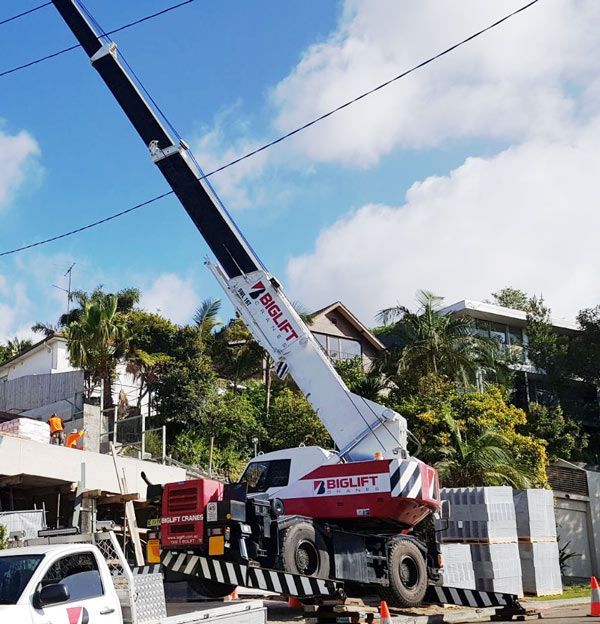 A truck with a crane attached to it that says ' biglift ' on it