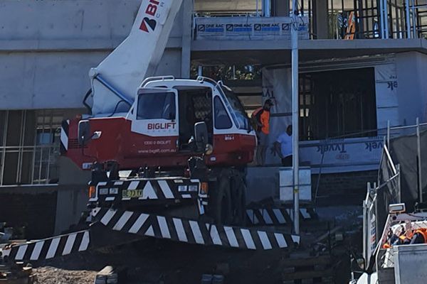 A red and white crane with the word elf on it