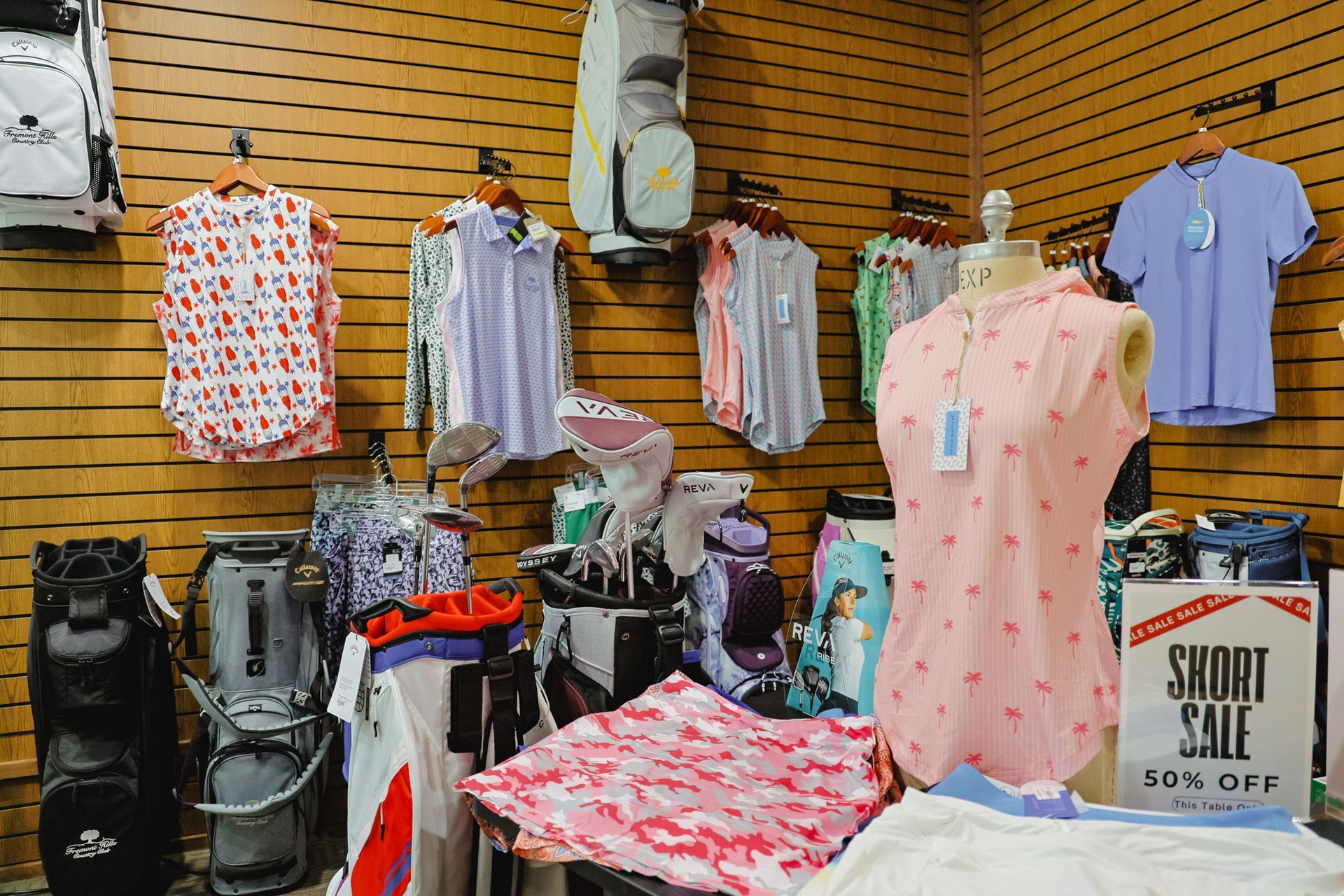 A door with a sign on it that says no pets allowed