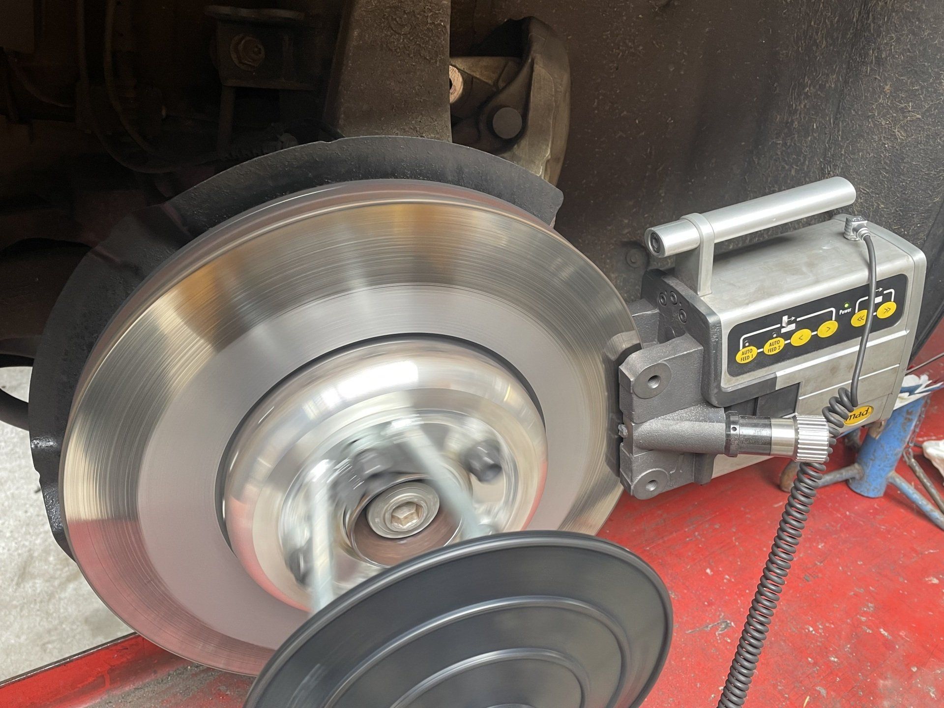 Remschijven afdraaien BMW F10 M550d xDrive