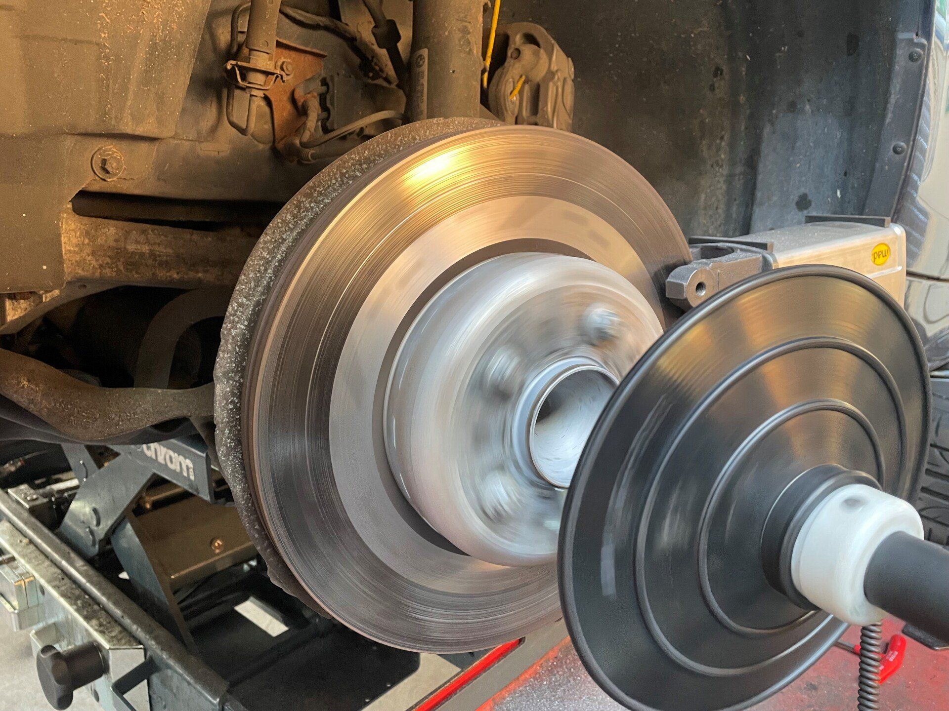 Kromme Remschijven afdraaien BMW 135 E82