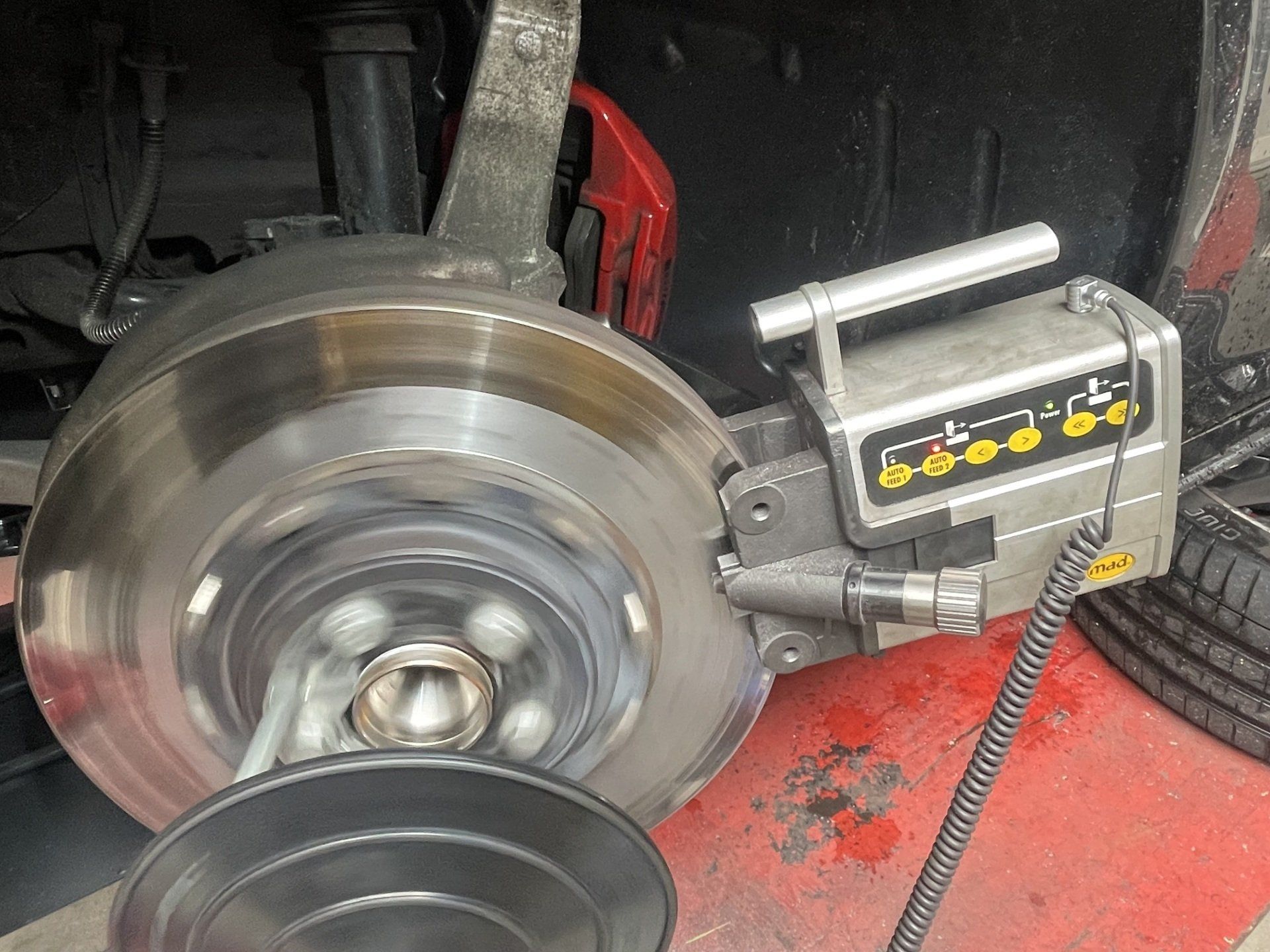 Remschijven afdraaien Mercedes C63 AMG