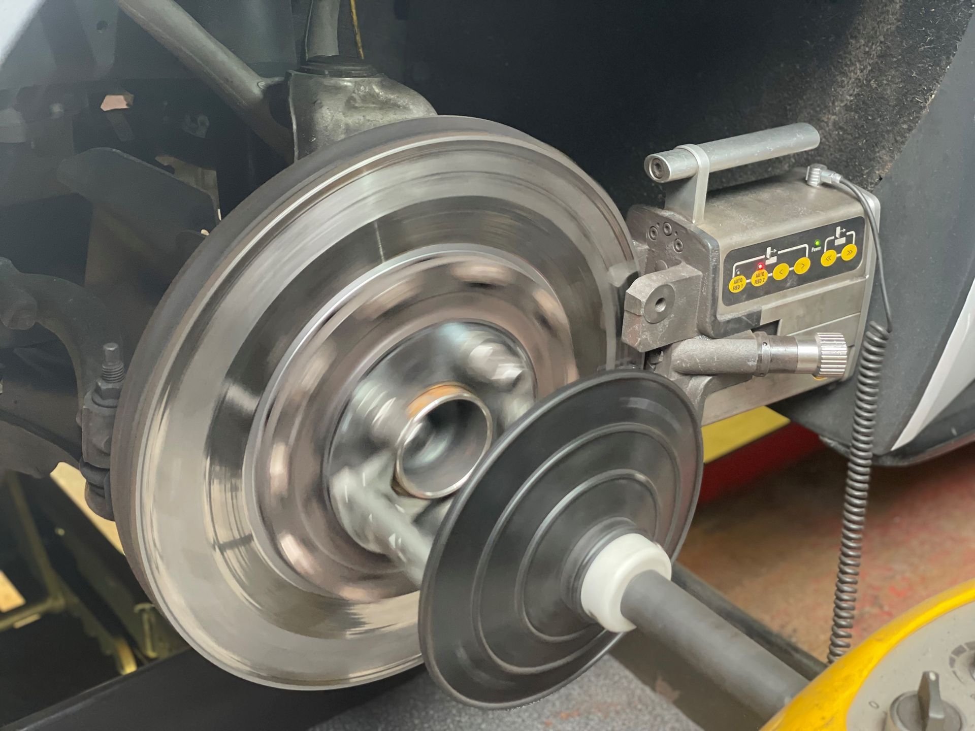 Chevrolet Corvette C7 remschijven afdraaien