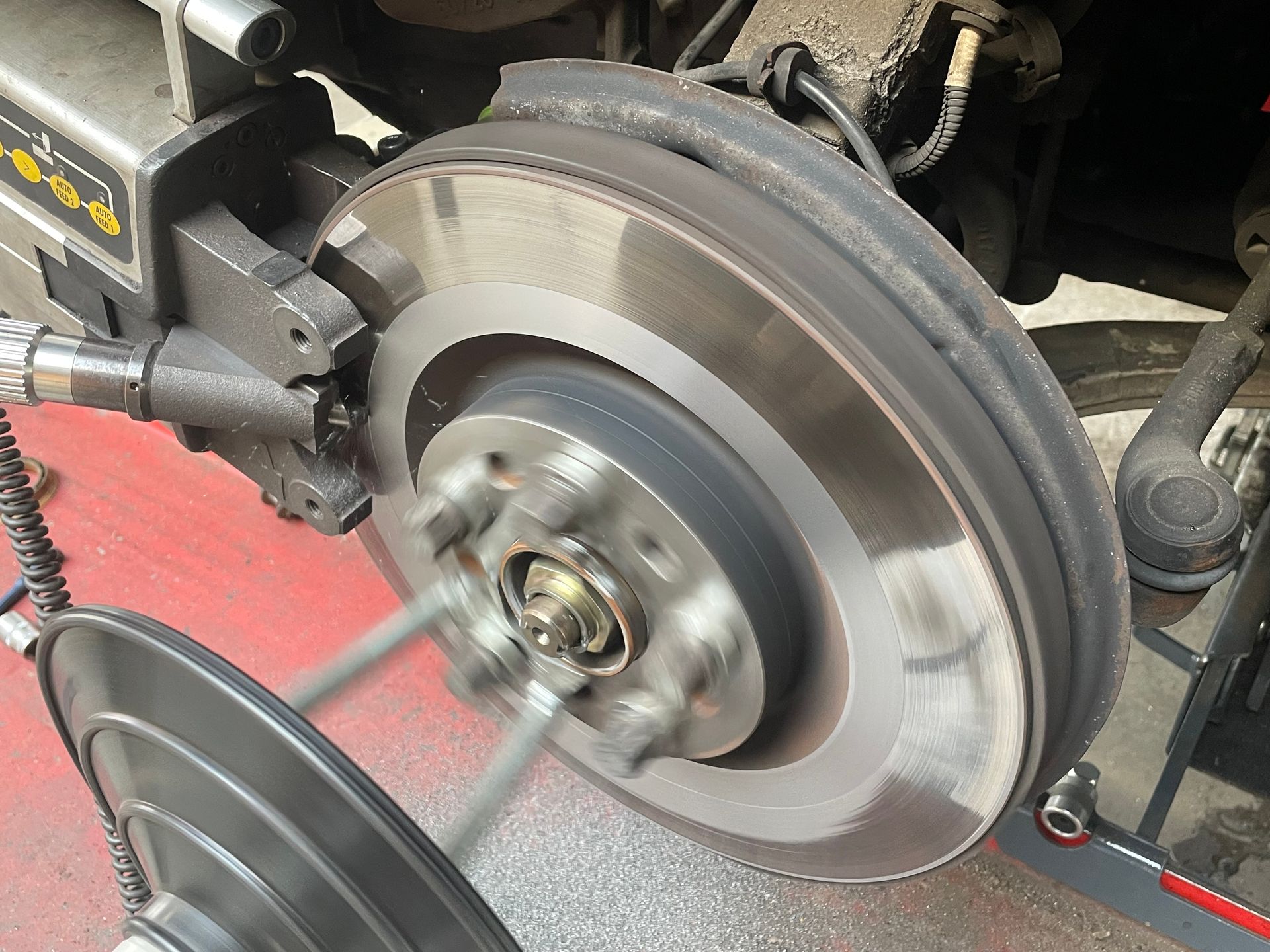 Remschijven afdraaien Lancia Thesis