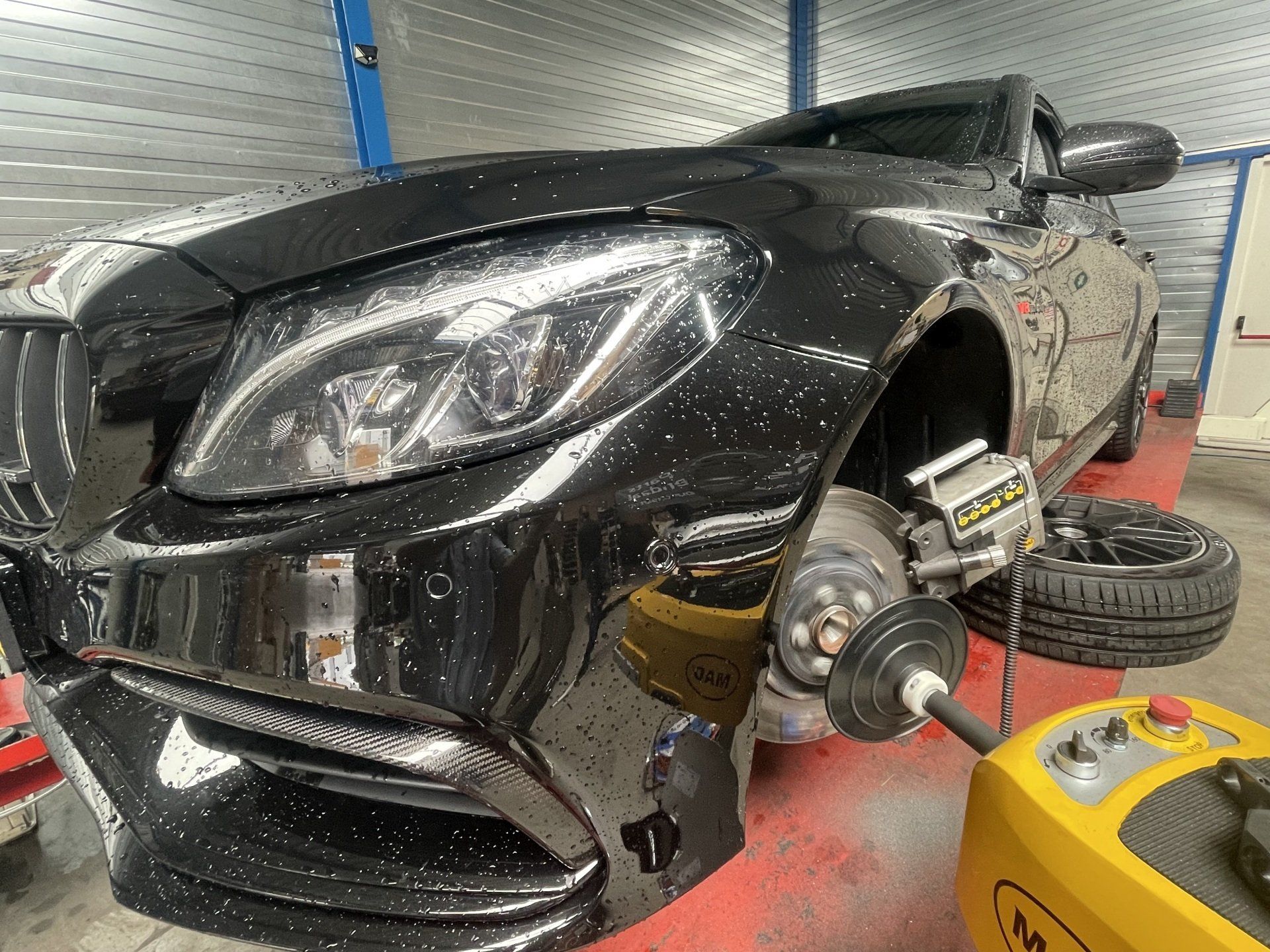 Kromme remschijven Mercedes C63 AMG