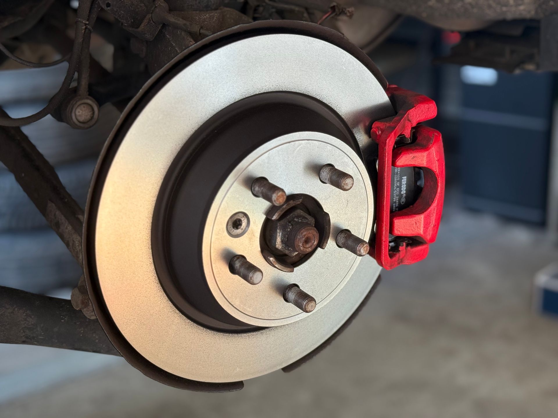 Nieuwe remmen achter Land Rover Range Rover Evoque TD4