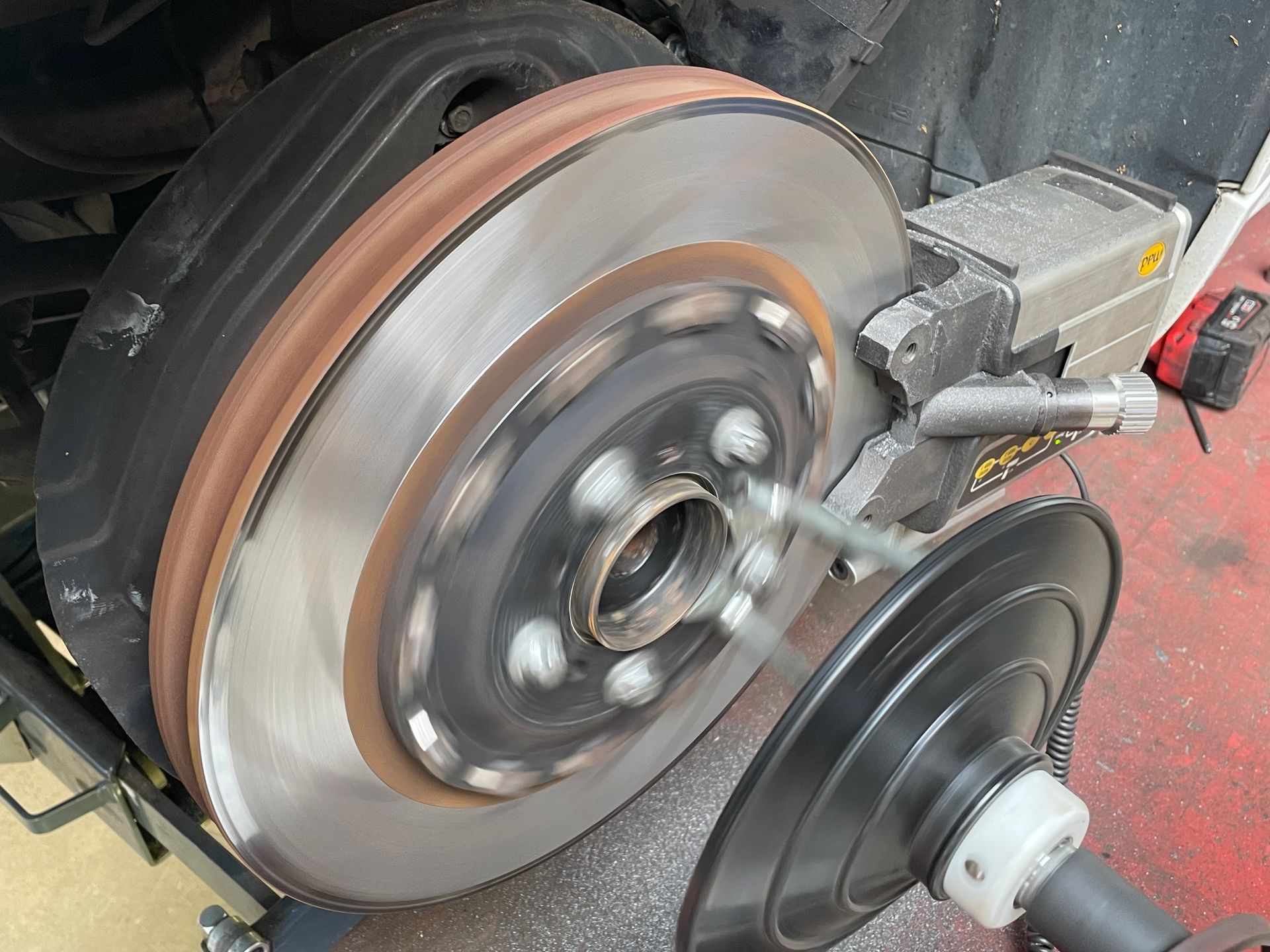 BMW E92 M3 remschijven afdraaien